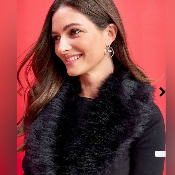 Chico’s Faux-Fur Pointe Vest Suze: 0 (4-6S) - Picture 4 of 10